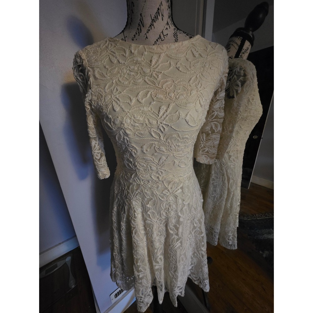 Celavie USA Ivory Floral Lace Fit Flare Dress Open Back 3/4 Sleeve Size M 2367